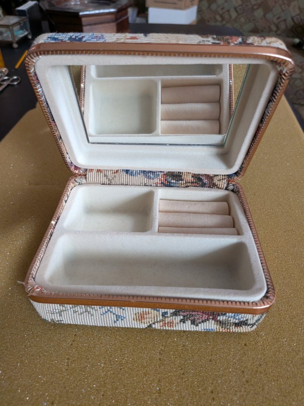 LOT OF VINTAGE & MODERN COSTUME JEWELRY AND JEWELRY BOXES! OVER 100 PIECES! - Picture 12 of 12